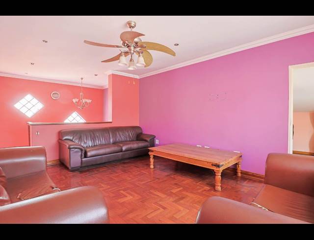 6 BEDROOM FREEHOLD FOR SALE IN BRACKENDOWNS